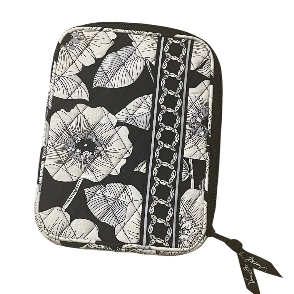 Vera Bradley‎ Tablet Sleeve, Quilted, Zipper Closure, EUC